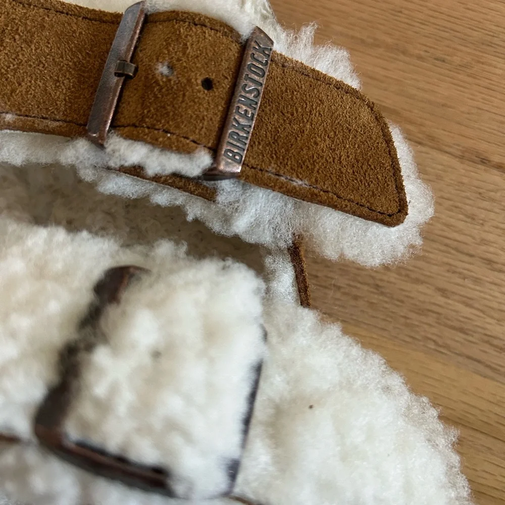 Birkenstock women Shearling Sandals - Brown and Cream